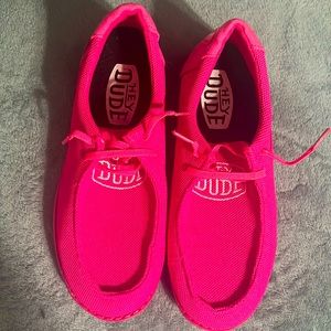 “hey dude” slide on sneakers in hot pink size 8.5/9